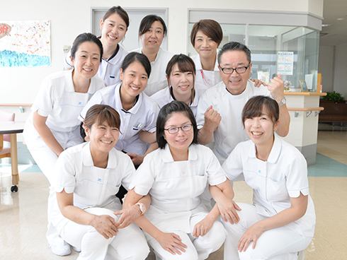日勤9時~17時で、残業ほぼゼロ。<br>子育てサポート充実の地域密着型病院。