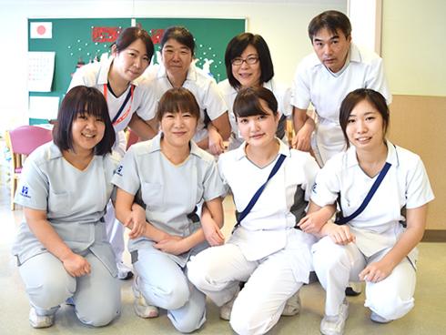 看護師と介護職が連携するチームケアで、患者様の療養生活をサポートしています。