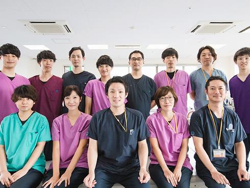 成長を続ける脊椎・関節疾患の専門病院。若手セラピストも多く活躍する職場です。