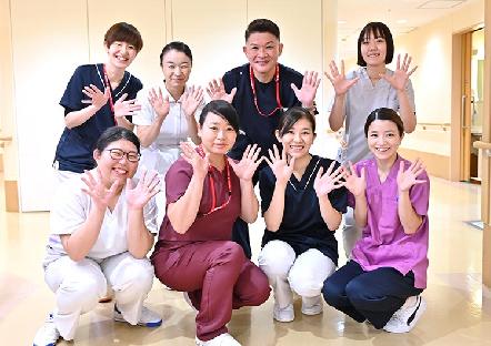 独自の教育体制の充実で、入職率と定着率が向上。未経験から老年期看護・認知症ケアのプロを育成。