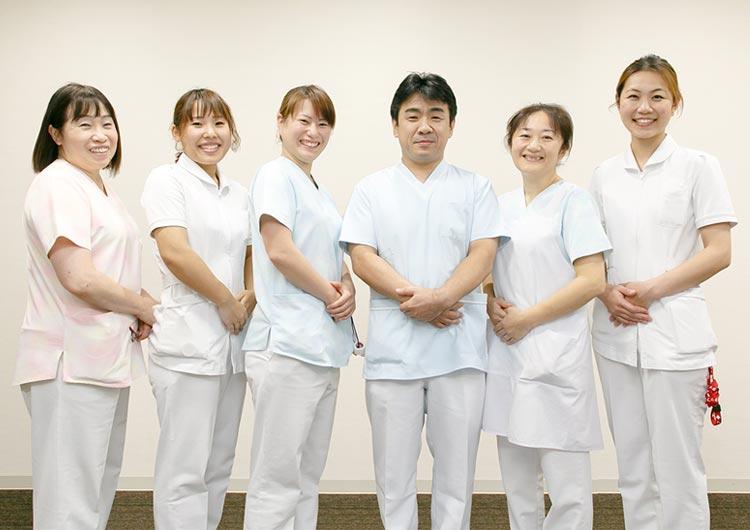 日勤は9時～17時の実働7時間で、残業ほぼゼロ。結婚・出産後も無理なく働ける地域密着型病院。