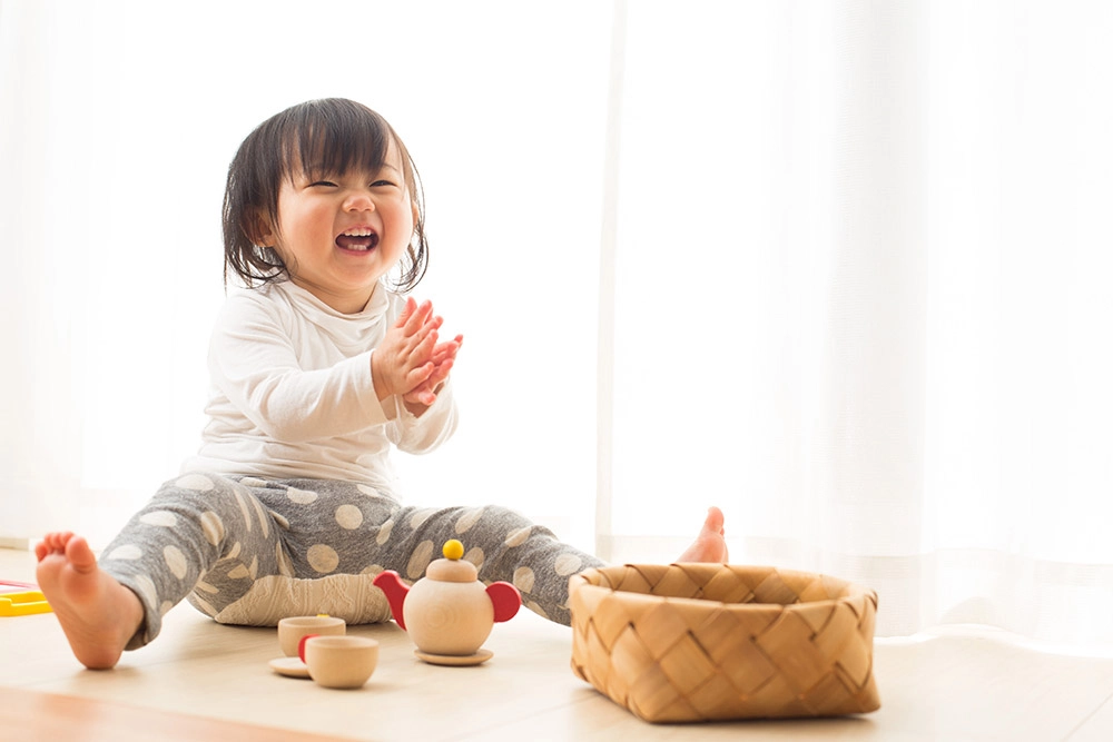 笑顔で遊んでいる子ども