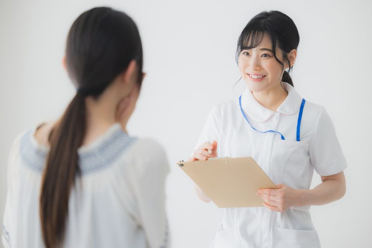 【徹底比較】皮膚科看護師の仕事は楽?給料は?|一般皮膚科と美容皮膚科のすべて